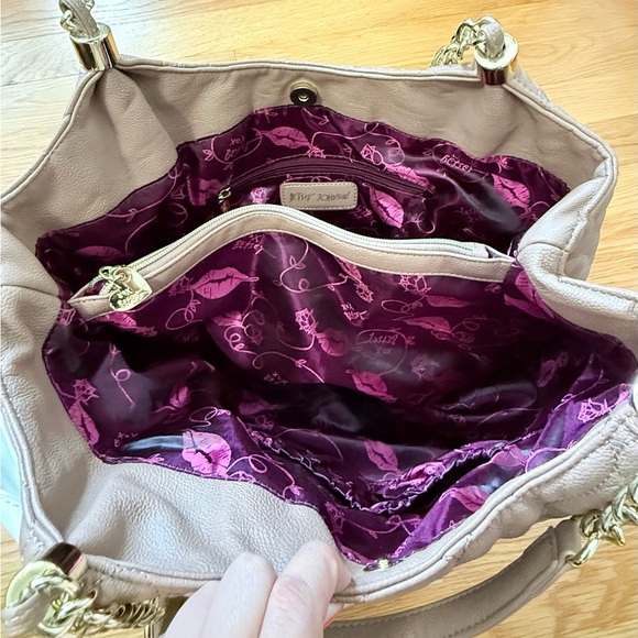 Betsey Johnson Brown Quilted Shoulder Bag with White Bow - Picture 4 of 5